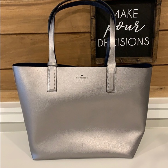 kate spade Handbags - ✨ kate spade tote.